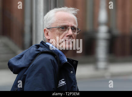 Il CEO di Sport Ireland John Treacy arriva a Leinster House per comparire davanti a un comitato sportivo per quanto riguarda i finanziamenti alla Football Association of Ireland. Foto Stock