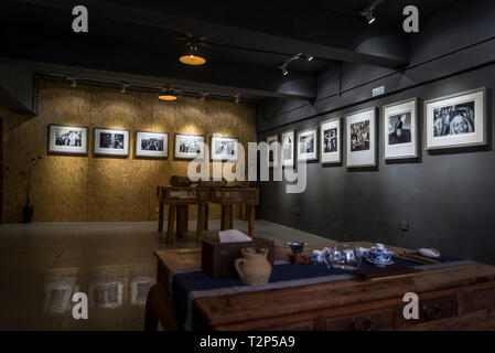 Spazio espositivo e il cafe, Dali Art Factory, alla Vecchia Citta' di Dali, nella provincia dello Yunnan in Cina Foto Stock