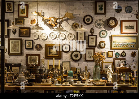 Spazio espositivo e il cafe, Dali Art Factory, alla Vecchia Citta' di Dali, nella provincia dello Yunnan in Cina Foto Stock