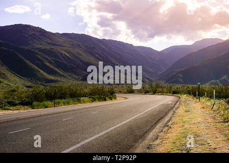 La guida attraverso Anza Borrego Desert State Park al tramonto, Borrego Springs, California Foto Stock