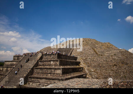 Vista aerea della Piramide del sole probabilmente utilizzata come un religioso e centro sacrificale, è la terza più grande piramide nel mondo. Foto Stock