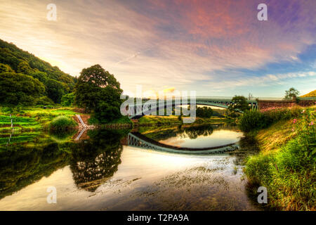 Mostra Bigsweir ponte di ferro sul fiume Wye che divide il Galles in Inghilterra ed è stato costruito nel 1827 Foto Stock
