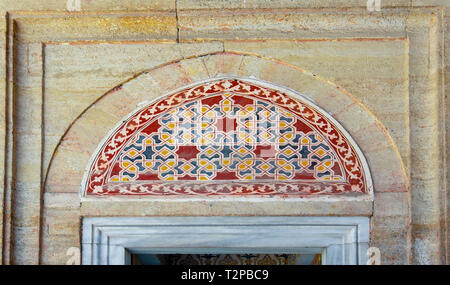 Cortile della moschea Selimiye a Edirne, Turchia. UNESCO - Sito Patrimonio dell'umanità. La moschea è stata commissionata dal Sultano Selim II. architetto Mimar Sinan Foto Stock