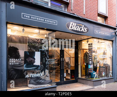 Reading, Regno Unito - 17 Marzo 2019: l'ingresso All Blacks outdoor activity store sulla strada della catena Foto Stock