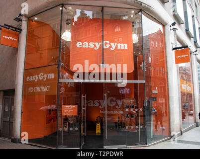 Birmingham, Inghilterra - 17 Marzo 2019: l'ingresso alla palestra easyGym in Bull street Foto Stock