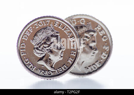 Monete. I due Pence pezzo. Questa è la più piccola moneta d'argento denominazione in valuta sterlina. Foto Stock