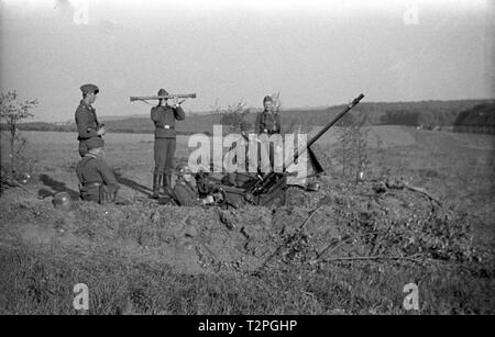 Einmarsch und Besetzung Frankreich durch die Wehrmacht / invasione e occupazione della Francia da parte della Wehrmacht / invasione occupazione et de la France par la Wehrmacht - Flugabwehrkanone / Anti aerei pistola Flak 30 20 mm / 20mm 2 cm / 2 cm Foto Stock