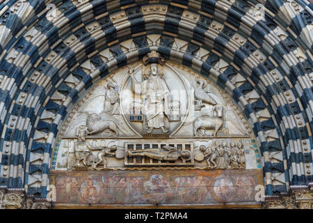 Frammento della Cattedrale di San Lorenzo e il Duomo di Genova a Genova. Italia Foto Stock