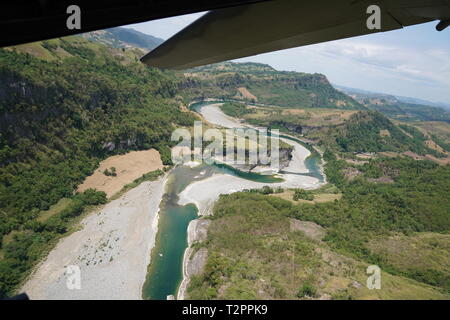 La 353 Special Operations Group, 1° Special Operations Squadron eseguito un basso livello di volo di sondaggio per familiarizzarsi con la locale area davanti all esercizio Balikatan 2019 il 31 Marzo 2019 Presso Subic Bay, Filippine. Balikatan aiuta a mantenere un elevato livello di disponibilità e reattività e migliora la combinata di strutture militari le relazioni e la funzionalità. (U.S. Air Force foto di primo Lt. Renee Douglas) Foto Stock