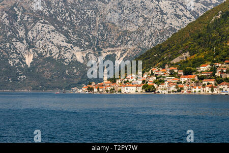 Pirano, Slovenia, vista del centro storico con splendidi edifici antichi dal mare. Vacanze in Slovenia. Foto Stock