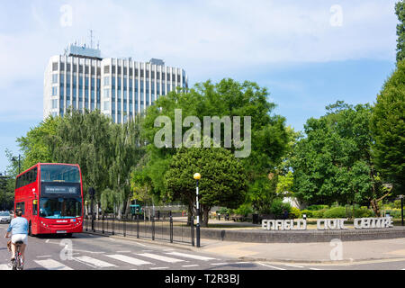 Enfield Civic Center, Silver Street, Enfield Town, London Borough of Enfield, Greater London, England, Regno Unito Foto Stock