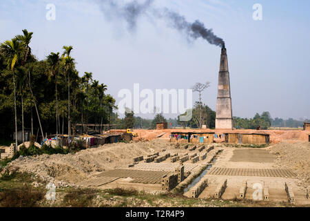 Brickyard nei pressi di Tezpur, Stato di Assam, in India --- Ziegelei bei Tezpur, Bundesstaat Assam, Indien Foto Stock