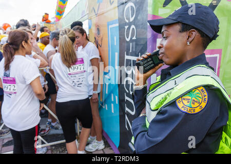 Miami Florida, Bayfront Park, Mercedes Benz Miami Corporate Run, corridori di beneficenza della comunità, dipendenti dipendenti lavoratori dipendenti lavoratori dipendenti, co-lavoratori, sta Foto Stock