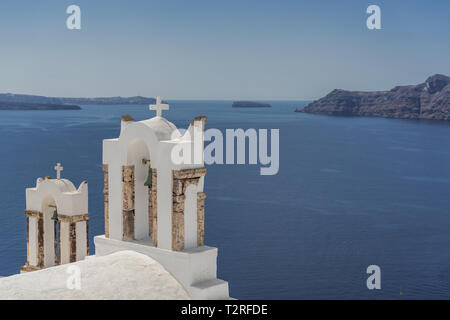 Vista da Oia con campane Foto Stock