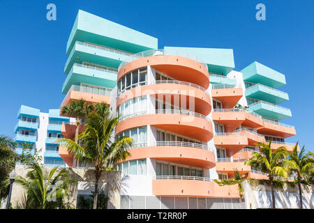 Miami Beach Florida, Ocean Drive, Ocean Place, pesca, verde, blu, balconi, condominio appartamenti residenziali edificio edifici alloggio, alto ri Foto Stock