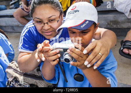 Miami Florida,Moore Park,Ashe Buchholz Tennis Center,NCAA tennis match,University of Miami,Boston College,sport,mentoring,post-scuola,bambini in città Foto Stock