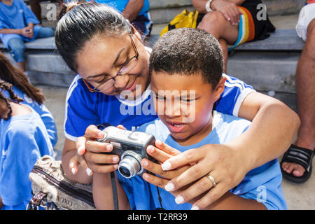 Miami Florida,Moore Park,Ashe Buchholz Tennis Center,NCAA tennis match,University of Miami,Boston College,sport,mentoring,post-scuola,bambini in città Foto Stock