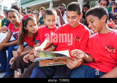 Miami Florida,Moore Park,Ashe Buchholz Tennis Center,NCAA tennis match,University of Miami,Boston College,sport,mentoring,post-scuola,bambini in città Foto Stock