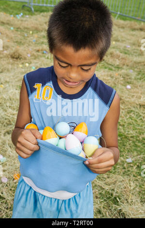 Miami Florida,Marg,Road,Parco del Pace di Maret,Eggstravaganza di Pasqua,famiglia famiglie genitori genitori bambini bambini,evento,caccia alle uova,vacanza,tradizione,plastica es Foto Stock