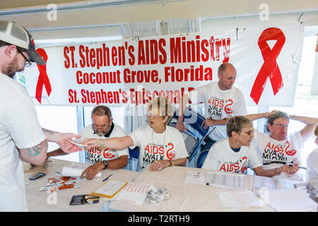 Miami Beach Florida,AIDS Walk Miami,Care Resource,HIV,epidemie,community resource,benefit,beneficenza,fundraiser,volontari volontariato lavoro WO Foto Stock