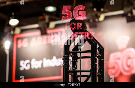 Hannover, Bassa Sassonia, Germania - 5G per la proiezione del settore presso la Fiera di Hannover. Hannover, Niedersachsen, Deutschland - 5G per l'industria Projektion auf Foto Stock