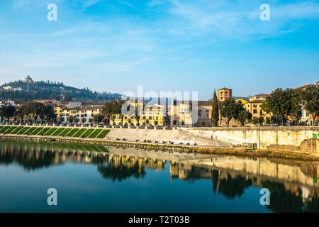 Vista panoramica di Verona sul fiume Adige. Regione del Veneto. Italia Foto Stock