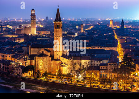 Bella vista al tramonto di Verona, regione Veneto, Italia Foto Stock