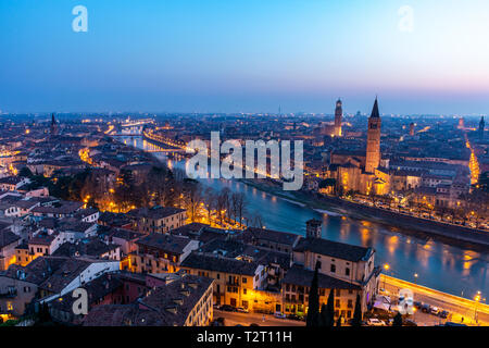 Bella vista al tramonto di Verona, regione Veneto, Italia Foto Stock