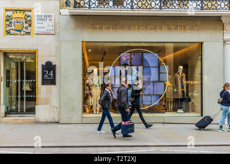 Aprile 2019. Londra. Una vista della Stella McCartney store su Bond street a Londra Foto Stock