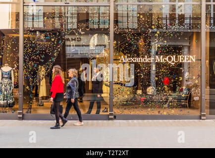 Aprile 2019. Londra. Una vista del Alexander McQueen store su Bond street a Londra Foto Stock