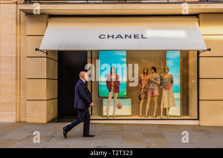 Aprile 2019. Londra. Una vista di Chanel store su Bond street a Londra Foto Stock