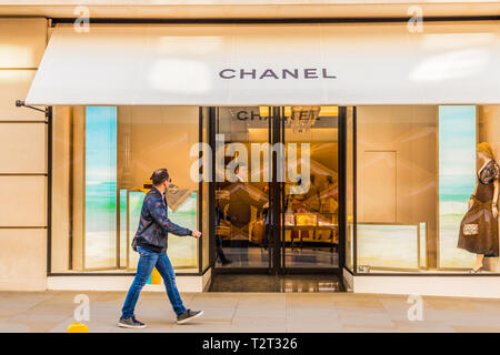 Aprile 2019. Londra. Una vista di Chanel store su Bond street a Londra Foto Stock