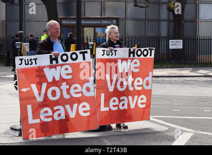 Sostenitori Brexit protestando in piazza del parlamento di Westminster, Londra, Regno Unito Foto Stock