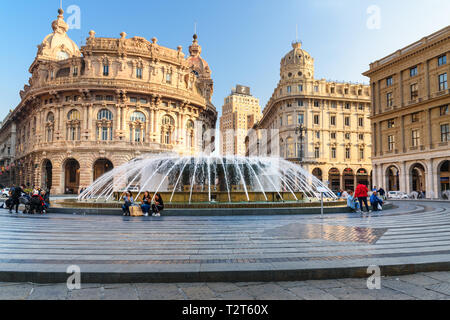 Genova, Italia - 14 Ottobre 2018: fontana a Piazza de Ferrari è la piazza principale Foto Stock