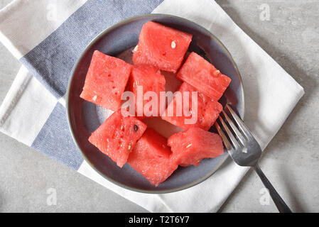 Cubi di fresco di succosa anguria mature, vista aerea Foto Stock