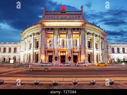 Teatro Burgtheater di Vienna, Austria di notte Foto Stock