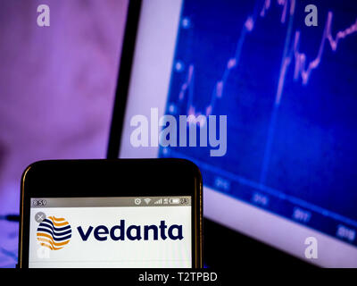 L'Ucraina. 4 apr, 2019. In questa foto illustrazione un la Vedanta Resources si vede il logo visualizzato su uno smart phone Credit: Igor Goiovniov SOPA/images/ZUMA filo/Alamy Live News Foto Stock