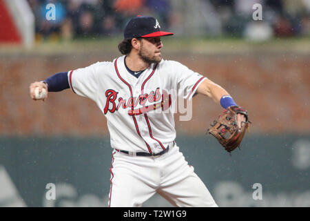 Atlanta, GA, Stati Uniti d'America. 4 apr, 2019. Atlanta Braves shorstop Dansby Swanson (7) genera un runner in prima durante la MLB azione tra i Cubs del Chicago e Atlanta Braves a SunTrust Park di Atlanta, GA. Jonathan Huff/CSM/Alamy Live News Foto Stock