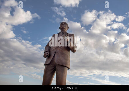 Statua di Dom Mintoff, Maltese il Primo Ministro a La Valletta. Foto Stock