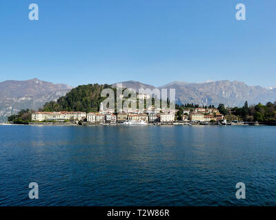 Bellagio italy frontale di paesaggio vista della città e dei suoi dintorni. Città di Bellagio nel lago di Como è una popolare destinazione turistica. Foto Stock