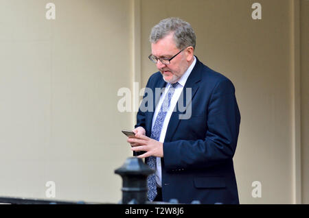 David Mundell MP (Cost: Dumfriesshire, Clydesdale e Tweeddale) Segretario di Stato per la Scozia, al di fuori del Parlamento, Aprile 2019 Foto Stock