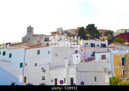 Vecchia città tradizionale a San Antonio (Ibiza, Isole Baleari). Foto Stock