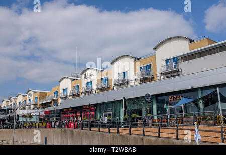 Brighton Marina opinioni UK - La Malmaison hotel al di sopra di ristoranti sul lungomare Foto Stock