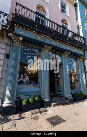 Il Grand Café di alta classe si trova nella High Street, Oxford, Gran Bretagna. Secondo il diario di Samuel Pepys nel 1660, il Grand Cafe è sul sito di t Foto Stock