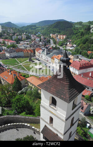 Vista della piazza principale dalla torre della chiesa, Kremnica, Körmöcbánya, regione di Banská Bystrica, Repubblica slovacca, Europa Foto Stock