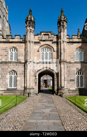 Portale di ingresso a Kings College la parte più antica dell'Università di Aberdeen nella vecchia Aberdeen Scotland Foto Stock