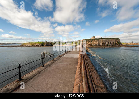 A nord dal molo presso la testa del Fiume Tyne a Tynemouth Foto Stock