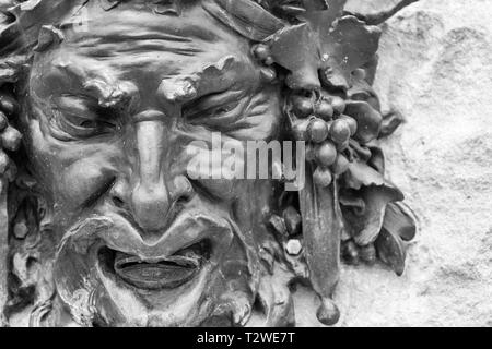 Una inquadratura ravvicinata di questo Bacco ornamenti scultorei rivela agonia, al Biltmore Estate in Asheville, NC, Stati Uniti d'America Foto Stock