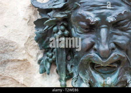 Una inquadratura ravvicinata di questo Bacco ornamenti scultorei rivela agonia, al Biltmore Estate in Asheville, NC, Stati Uniti d'America Foto Stock