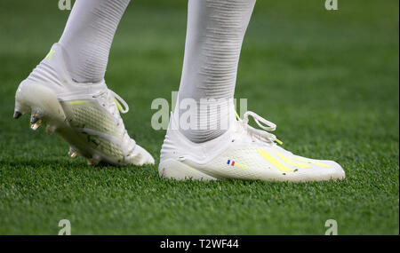 La Adidas X scarpa da calcio di Ngolo KANTE del Chelsea durante il match di Premier League tra Chelsea e Brighton e Hove Albion a Stamford Bridge, Foto Stock